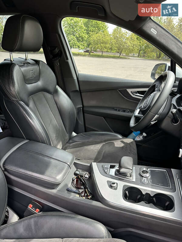 Позашляховик / Кросовер Audi Q7 2015 в Южноукраїнську