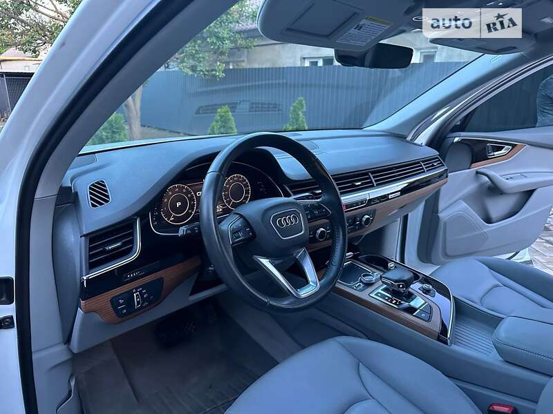 Внедорожник / Кроссовер Audi Q7 2016 в Измаиле