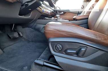 Внедорожник / Кроссовер Audi Q7 2016 в 