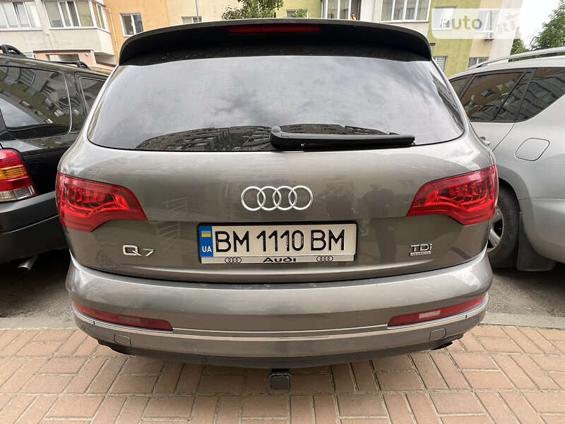 Позашляховик / Кросовер Audi Q7 2010 в 