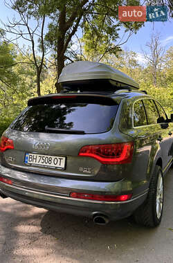 Внедорожник / Кроссовер Audi Q7 2015 в 