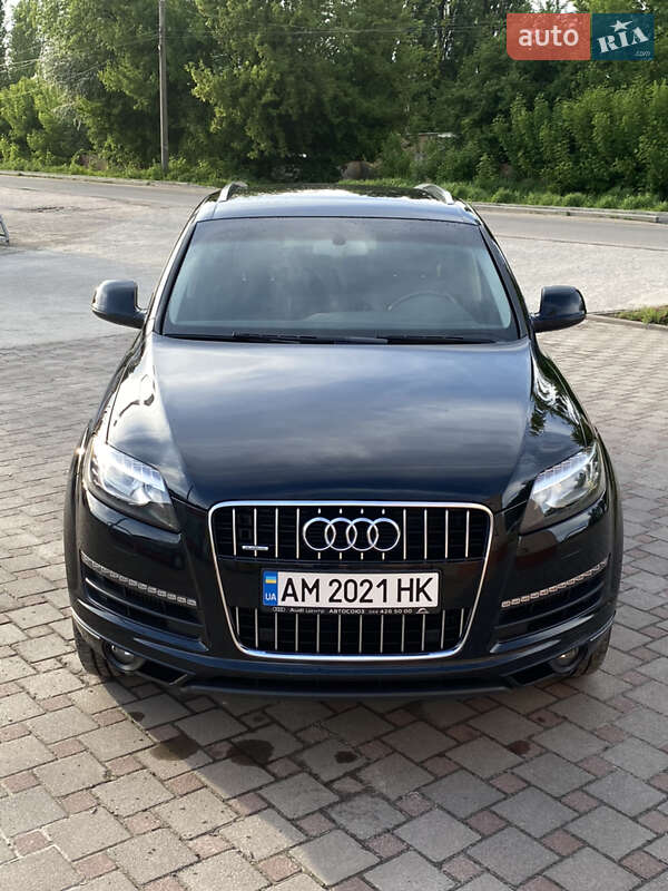 Внедорожник / Кроссовер Audi Q7 2013 в Звягеле