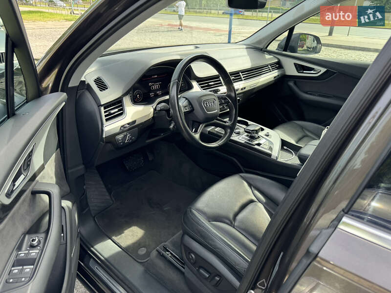 Внедорожник / Кроссовер Audi Q7 2015 в Киеве