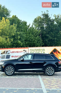 Внедорожник / Кроссовер Audi Q7 2016 в 
