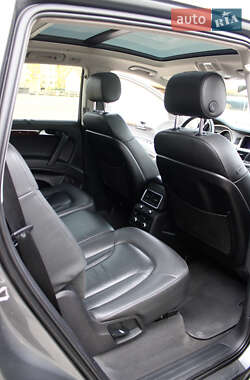 Позашляховик / Кросовер Audi Q7 2015 в 