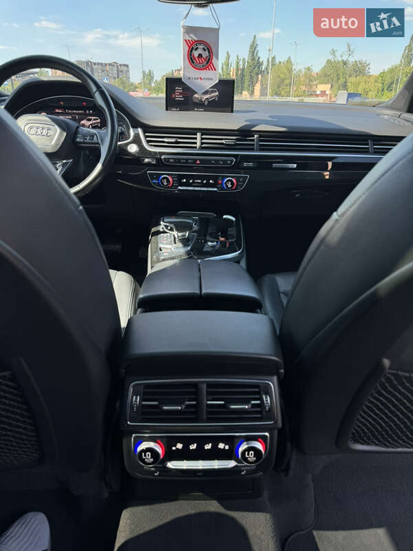Позашляховик / Кросовер Audi Q7 2016 в Кривому Розі