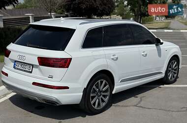 Внедорожник / Кроссовер Audi Q7 2016 в 
