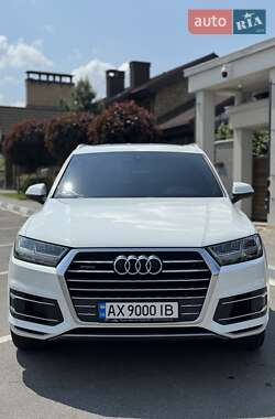 Внедорожник / Кроссовер Audi Q7 2016 в 