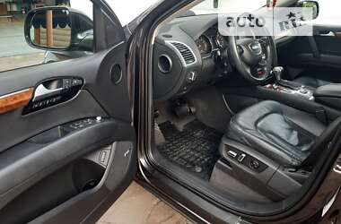 Позашляховик / Кросовер Audi Q7 2015 в 