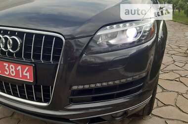 Позашляховик / Кросовер Audi Q7 2015 в 