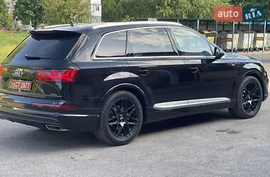 Внедорожник / Кроссовер Audi Q7 2016 в 
