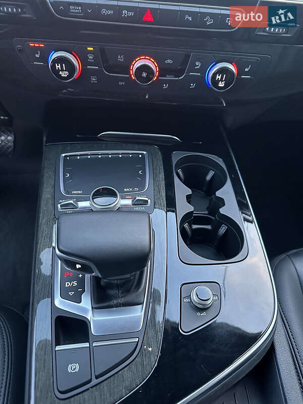 Внедорожник / Кроссовер Audi Q7 2015 в Пустомытах