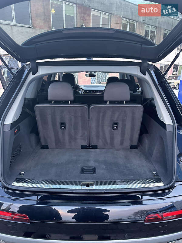 Внедорожник / Кроссовер Audi Q7 2015 в Пустомытах