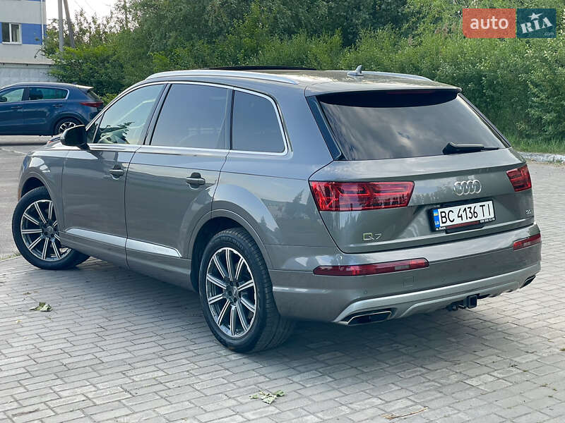 Позашляховик / Кросовер Audi Q7 2017 в Львові