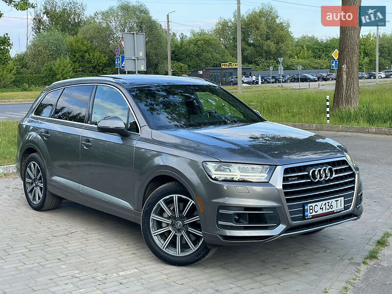 Позашляховик / Кросовер Audi Q7 2017 в Львові