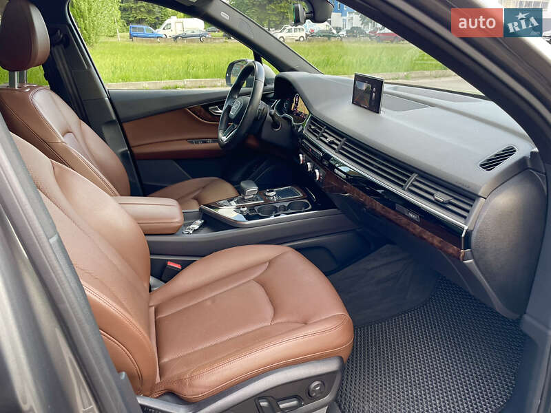 Позашляховик / Кросовер Audi Q7 2017 в Львові