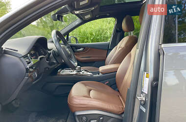 Внедорожник / Кроссовер Audi Q7 2017 в 