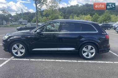Позашляховик / Кросовер Audi Q7 2016 в 
