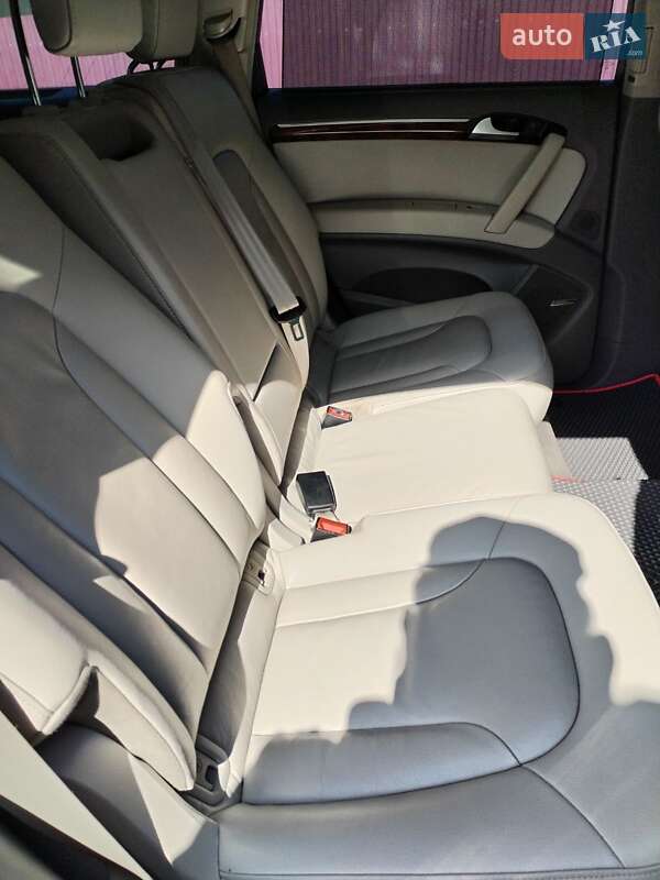 Внедорожник / Кроссовер Audi Q7 2013 в Великом Березном