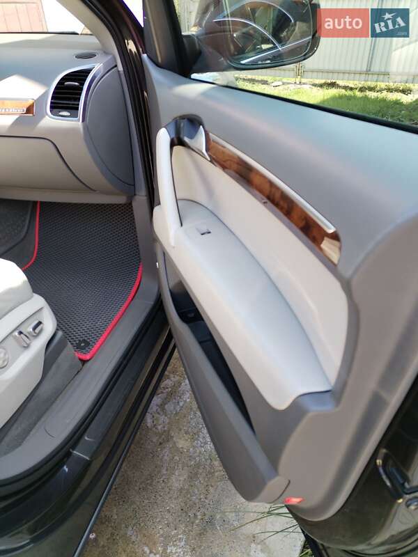 Внедорожник / Кроссовер Audi Q7 2013 в Великом Березном