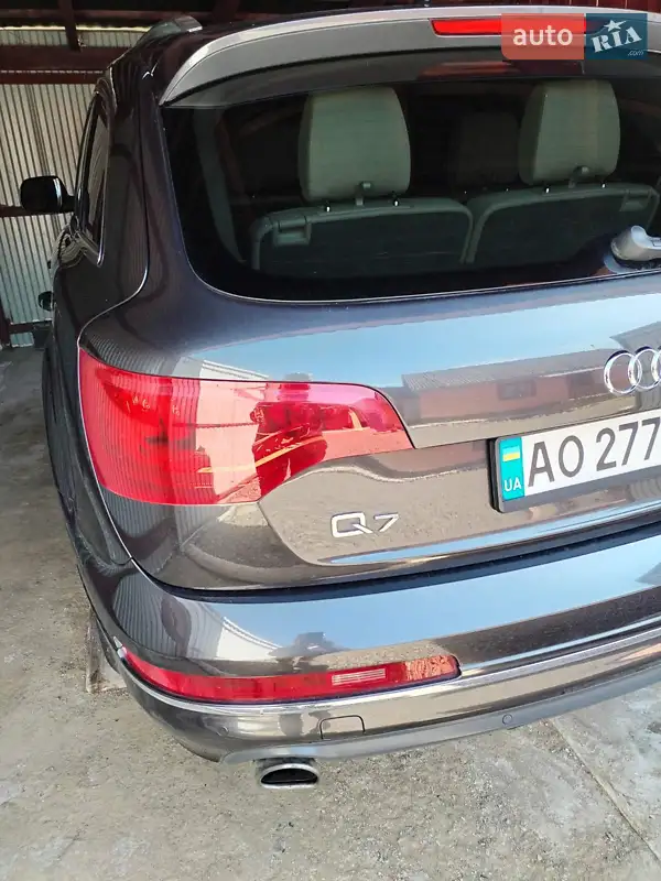 Внедорожник / Кроссовер Audi Q7 2013 в 