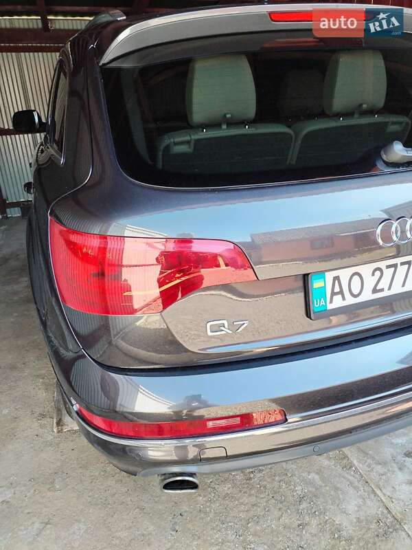 Внедорожник / Кроссовер Audi Q7 2013 в Великом Березном