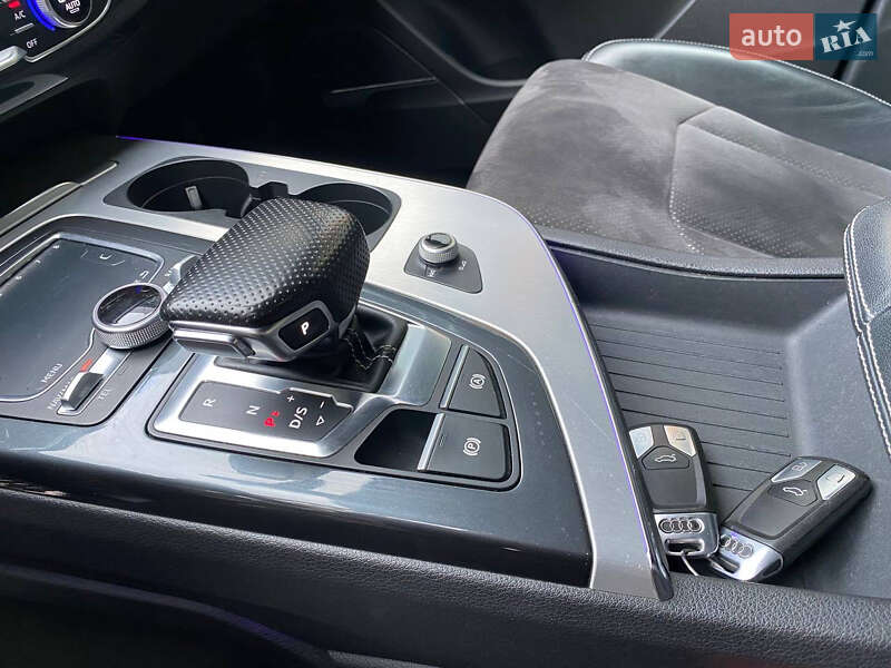 Позашляховик / Кросовер Audi Q7 2016 в Луцьку