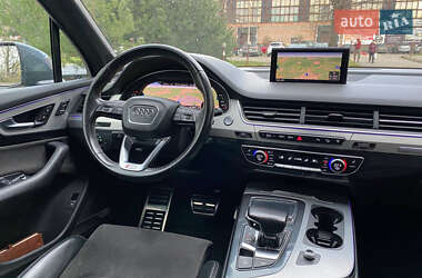 Позашляховик / Кросовер Audi Q7 2016 в 