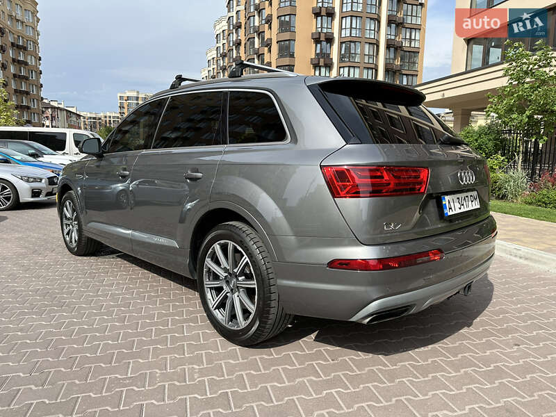 Внедорожник / Кроссовер Audi Q7 2017 в Киеве