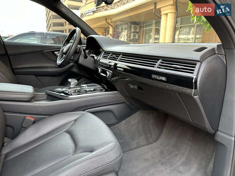 Внедорожник / Кроссовер Audi Q7 2017 в Киеве