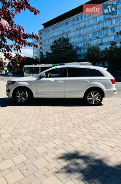 Внедорожник / Кроссовер Audi Q7 2015 в 