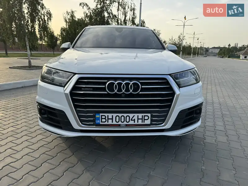 Внедорожник / Кроссовер Audi Q7 2015 в 