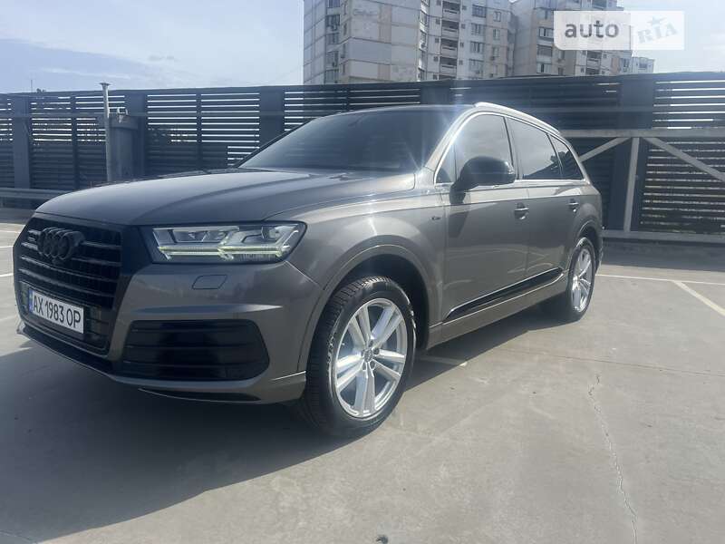 Внедорожник / Кроссовер Audi Q7 2017 в Киеве