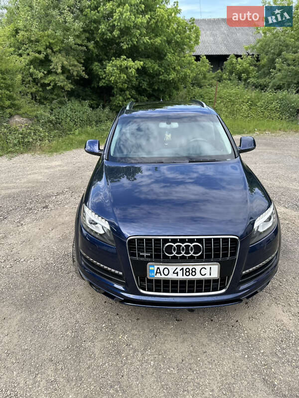 Позашляховик / Кросовер Audi Q7 2012 в Ужгороді