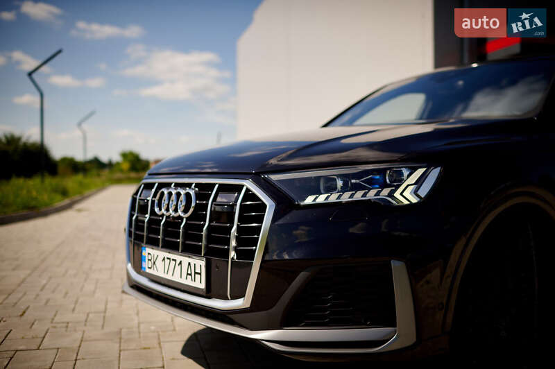 Внедорожник / Кроссовер Audi Q7 2019 в Ровно