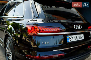 Внедорожник / Кроссовер Audi Q7 2019 в Ровно