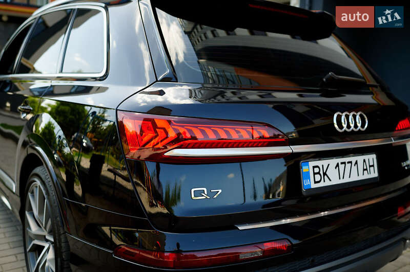 Внедорожник / Кроссовер Audi Q7 2019 в Ровно