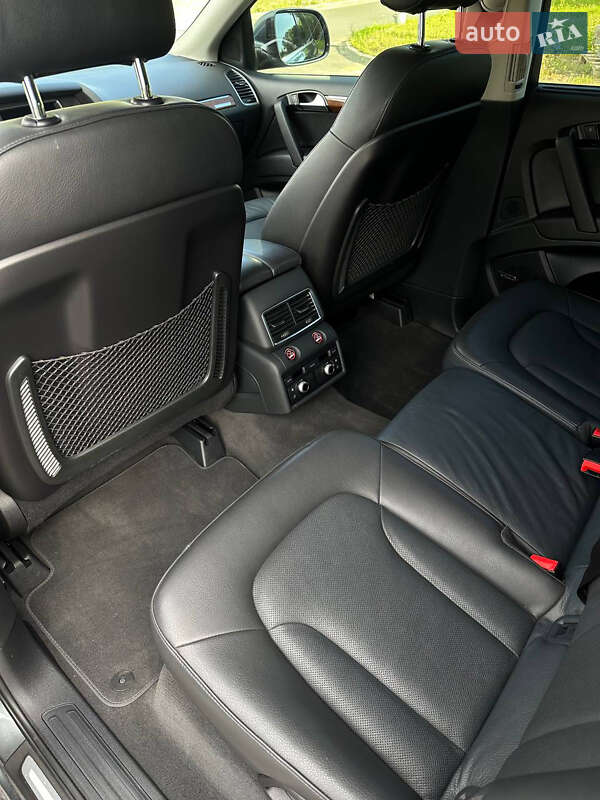 Позашляховик / Кросовер Audi Q7 2015 в Чернігові