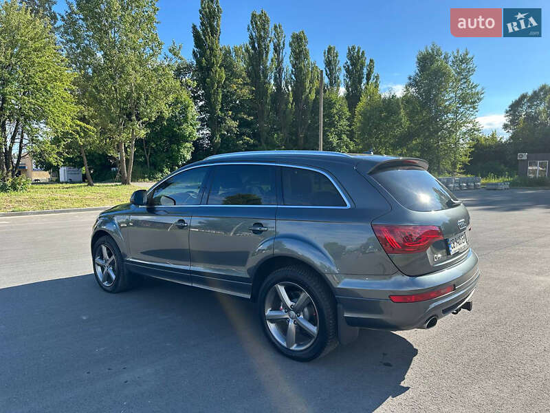 Позашляховик / Кросовер Audi Q7 2015 в Чернігові