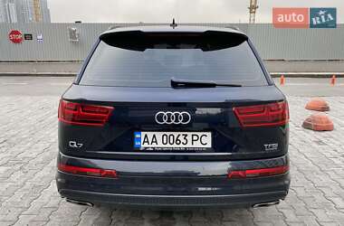 Внедорожник / Кроссовер Audi Q7 2016 в 