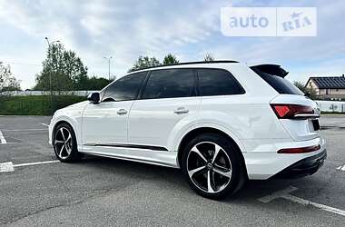 Позашляховик / Кросовер Audi Q7 2020 в Ужгороді