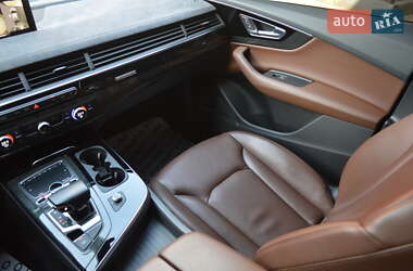 Внедорожник / Кроссовер Audi Q7 2018 в 