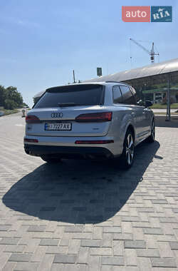 Внедорожник / Кроссовер Audi Q7 2020 в 
