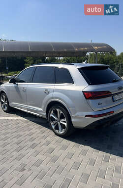 Внедорожник / Кроссовер Audi Q7 2020 в 