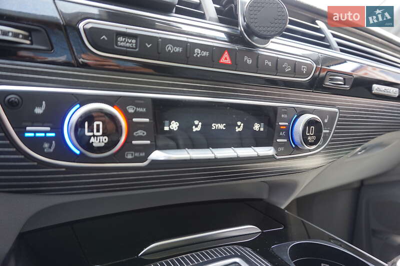 Позашляховик / Кросовер Audi Q7 2015 в Самборі