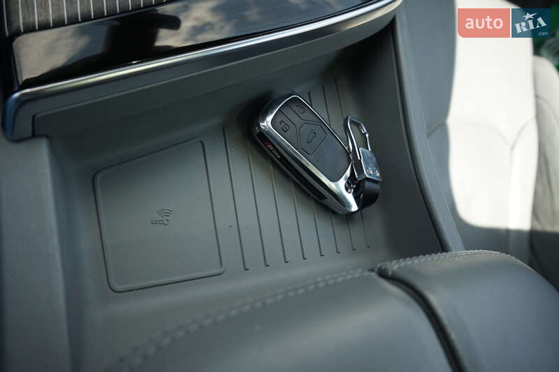 Позашляховик / Кросовер Audi Q7 2015 в Самборі