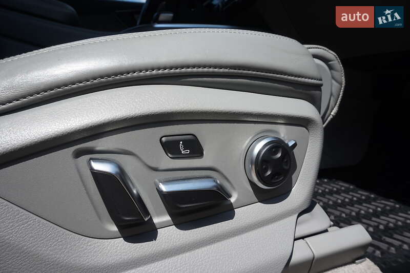 Позашляховик / Кросовер Audi Q7 2015 в Самборі