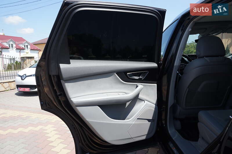 Позашляховик / Кросовер Audi Q7 2015 в Самборі