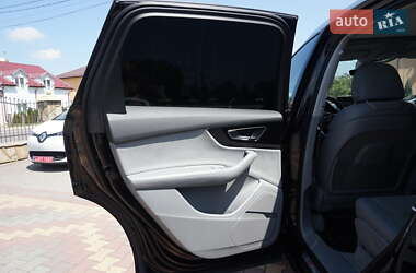 Внедорожник / Кроссовер Audi Q7 2015 в 