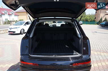 Внедорожник / Кроссовер Audi Q7 2015 в 
